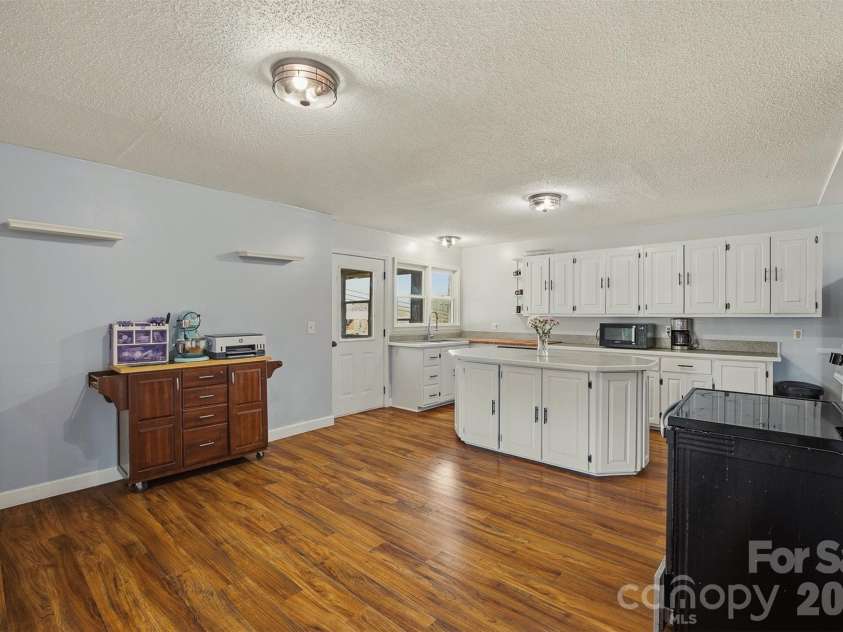 1095 Elm Circle, Granite Falls, NC 28630.  MLS# CAR4357728, YatesRealty ID 25054. 