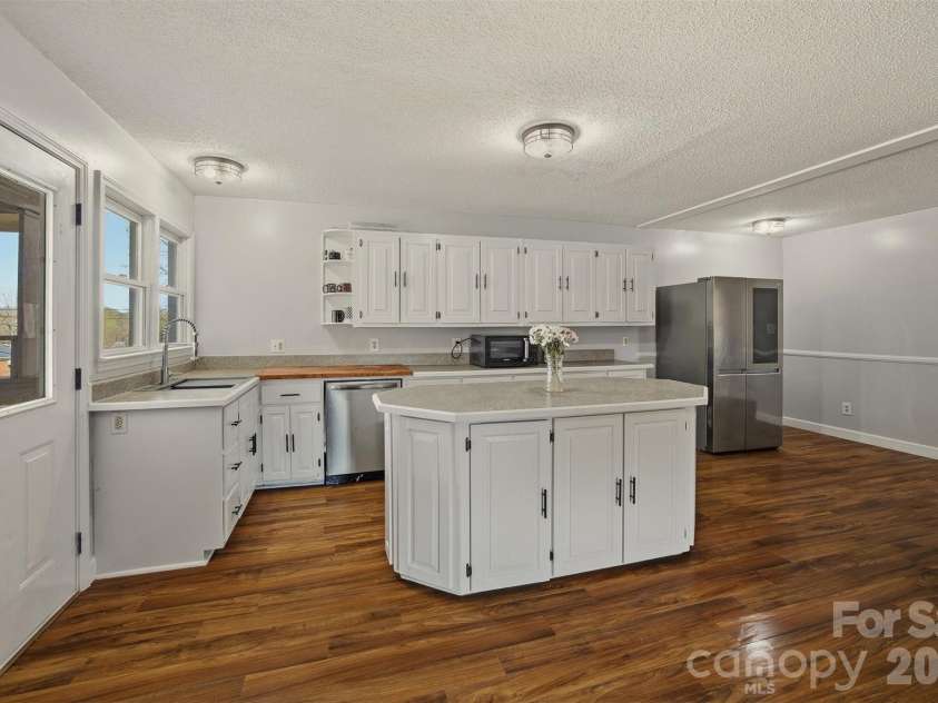 1095 Elm Circle, Granite Falls, NC 28630.  MLS# CAR4357728, YatesRealty ID 25054. 