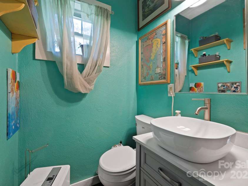 32 Roberts Street, Fletcher, NC 28732.  MLS# CAR4267133, YatesRealty ID 25054. Full bath