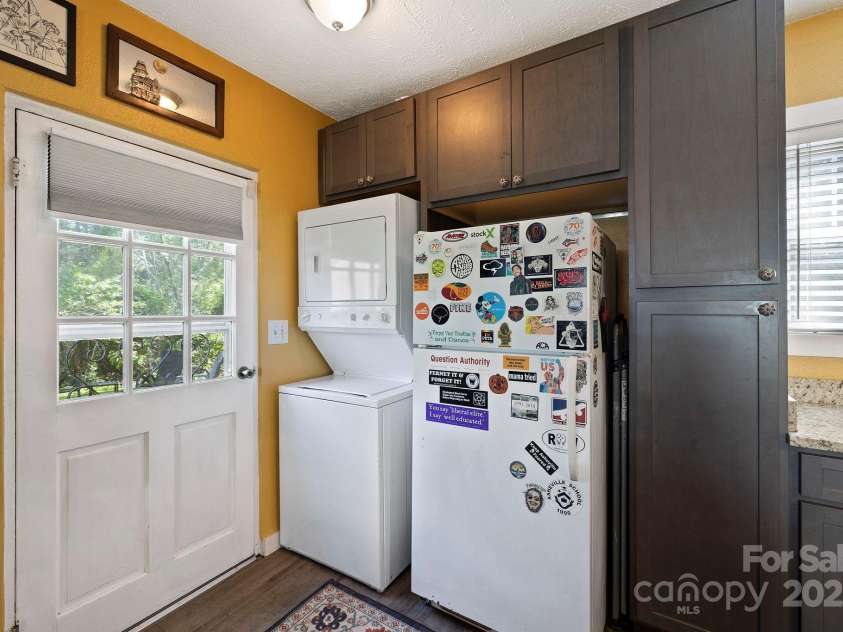 32 Roberts Street, Fletcher, NC 28732.  MLS# CAR4267133, YatesRealty ID 25054. Upgraded kitchen