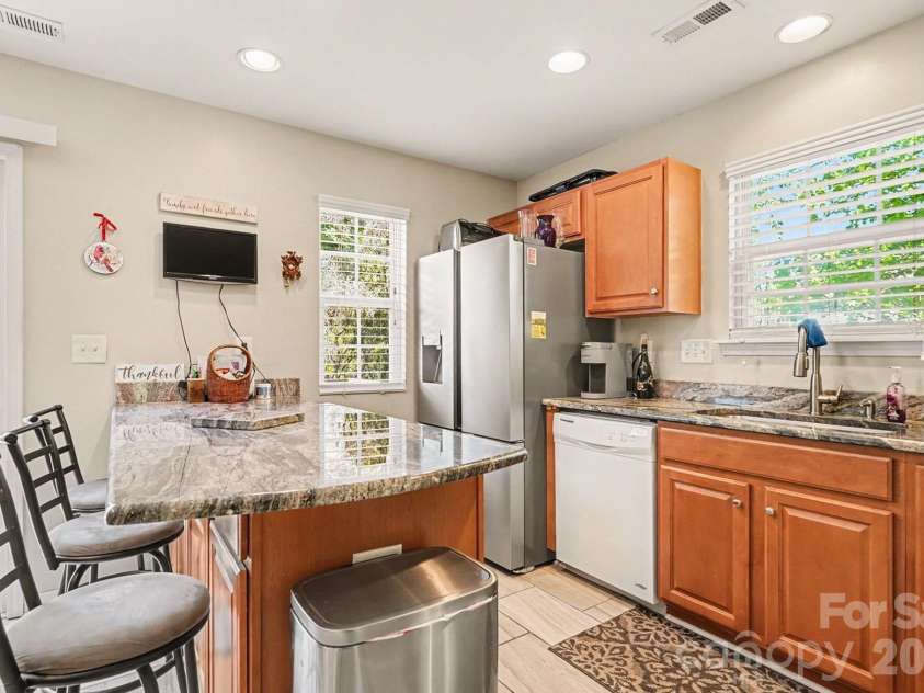 747 Rock Lake Glen, Fort Mill, SC 29715.  MLS# CAR4372101, YatesRealty ID 25055. Kitchen with breakfast bar