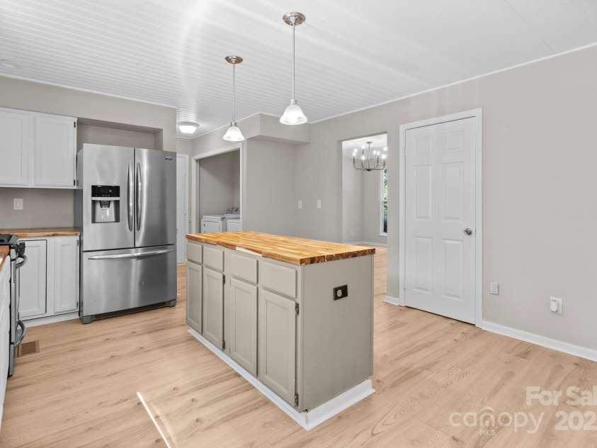 12325 Woodside Falls Road, Pineville, NC 28134.  MLS# CAR4274717, YatesRealty ID 25056. 