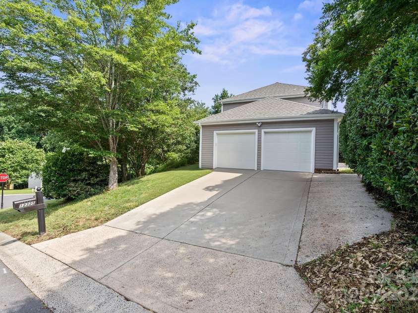 12325 Woodside Falls Road, Pineville, NC 28134.  MLS# CAR4274717, YatesRealty ID 25056. 