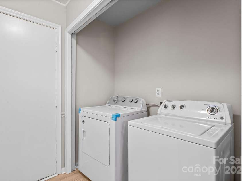 12325 Woodside Falls Road, Pineville, NC 28134.  MLS# CAR4274717, YatesRealty ID 25056. Laundry room