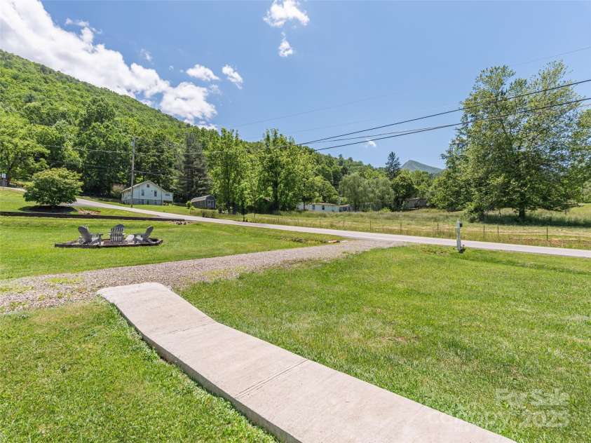 16 Sams Branch Road, Candler, NC 28715.  MLS# CAR4261367, YatesRealty ID 25058. 