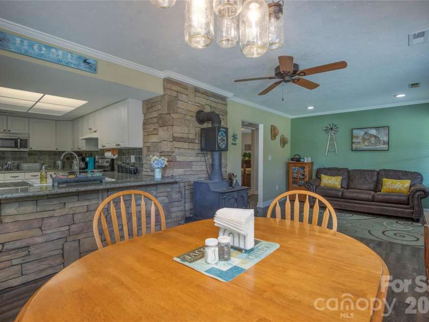 84 Sheets Farm Road, Bakersville, NC 28705.  MLS# CAR4384687, YatesRealty ID 25058. Dinning Area