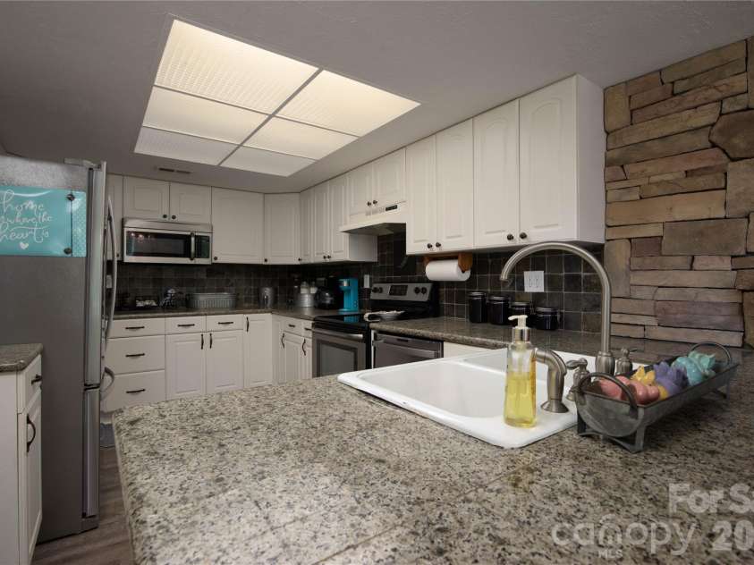 84 Sheets Farm Road, Bakersville, NC 28705.  MLS# CAR4384687, YatesRealty ID 25058. Kitchen