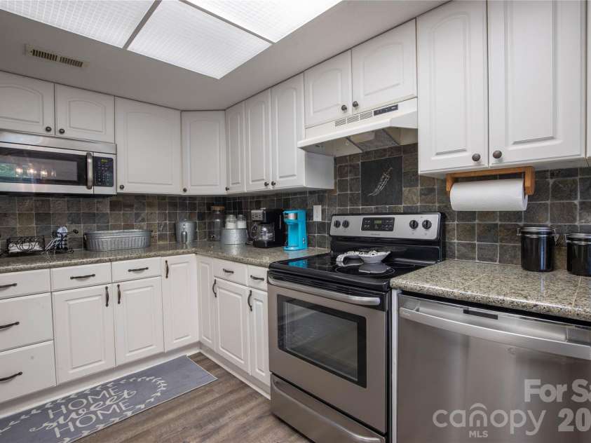 84 Sheets Farm Road, Bakersville, NC 28705.  MLS# CAR4384687, YatesRealty ID 25058. Kitchen