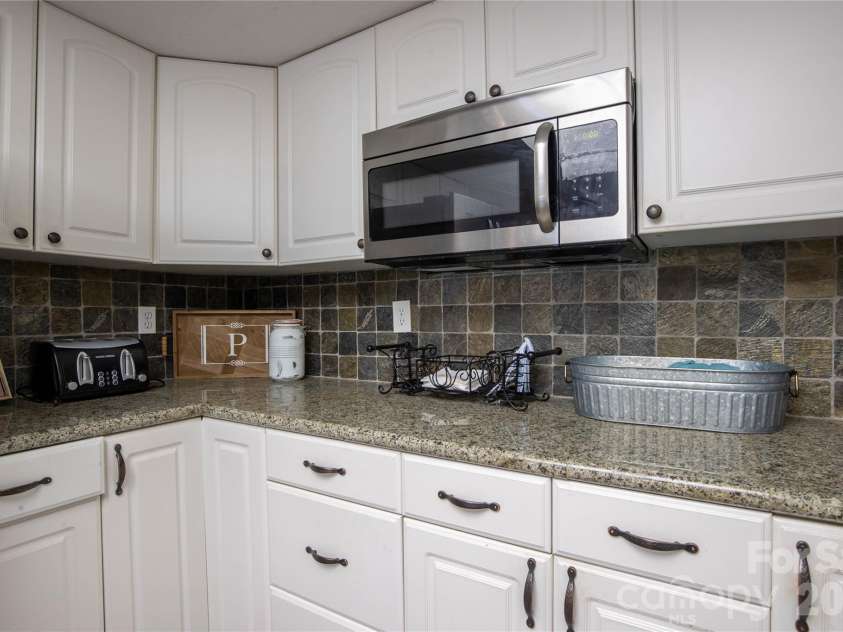 84 Sheets Farm Road, Bakersville, NC 28705.  MLS# CAR4384687, YatesRealty ID 25058. Kitchen