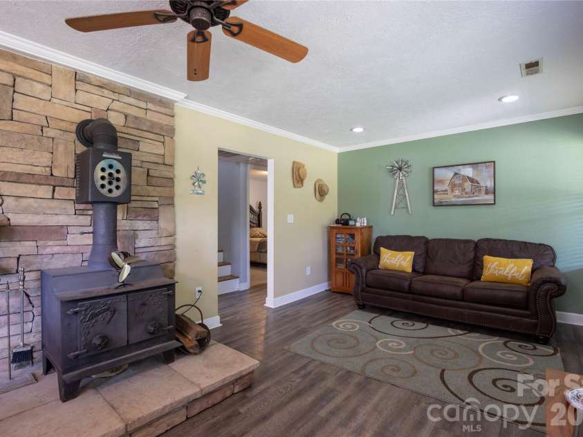84 Sheets Farm Road, Bakersville, NC 28705.  MLS# CAR4384687, YatesRealty ID 25058. Living Room