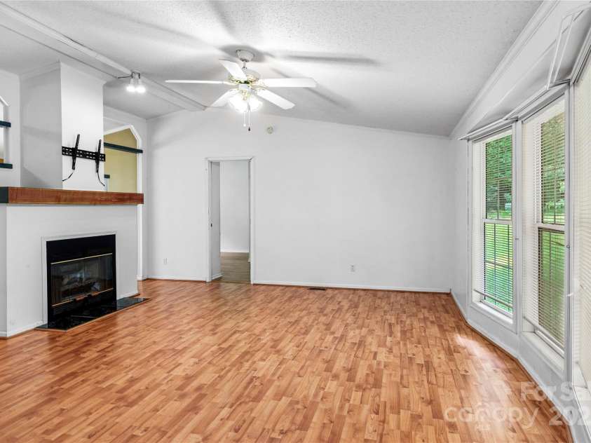 103 Forest Drive, King, NC 27021.  MLS# CAR4271366, YatesRealty ID 25059. 