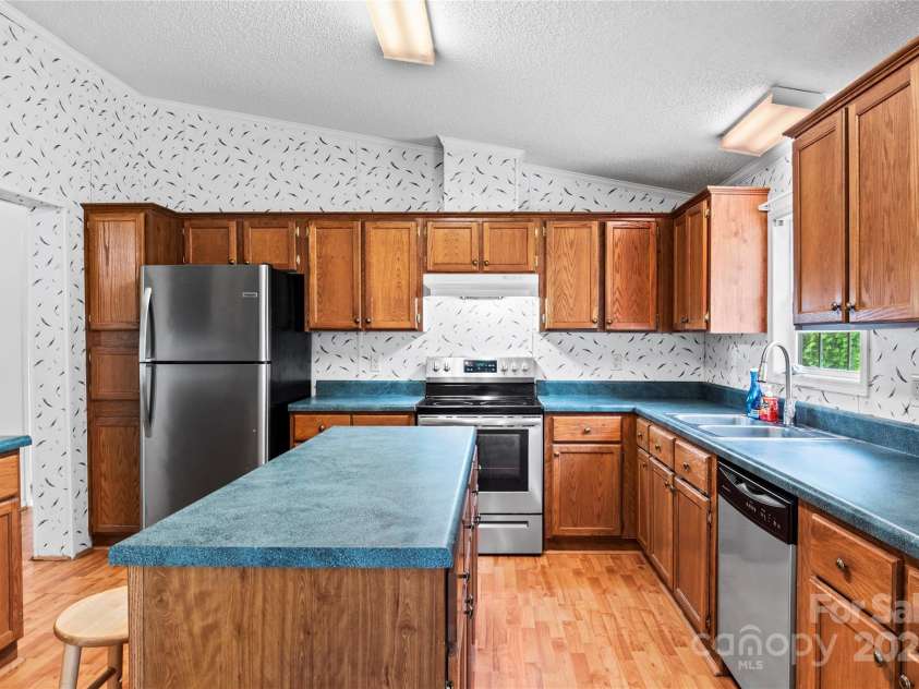 103 Forest Drive, King, NC 27021.  MLS# CAR4271366, YatesRealty ID 25059. 