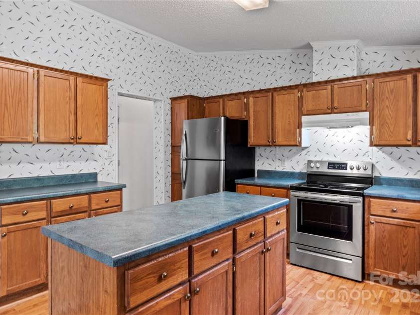 103 Forest Drive, King, NC 27021.  MLS# CAR4271366, YatesRealty ID 25059. 