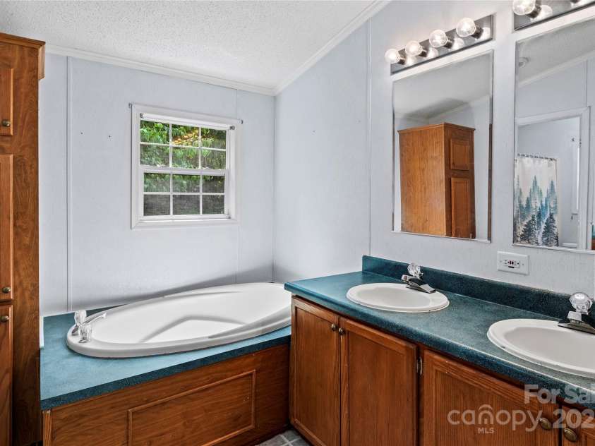 103 Forest Drive, King, NC 27021.  MLS# CAR4271366, YatesRealty ID 25059. 