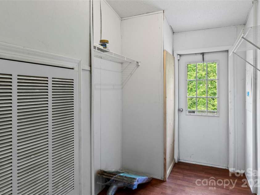 103 Forest Drive, King, NC 27021.  MLS# CAR4271366, YatesRealty ID 25059. 