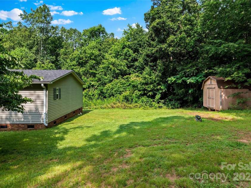 103 Forest Drive, King, NC 27021.  MLS# CAR4271366, YatesRealty ID 25059. 