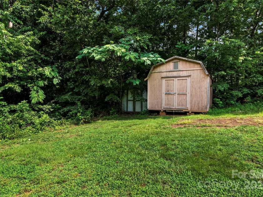 103 Forest Drive, King, NC 27021.  MLS# CAR4271366, YatesRealty ID 25059. 