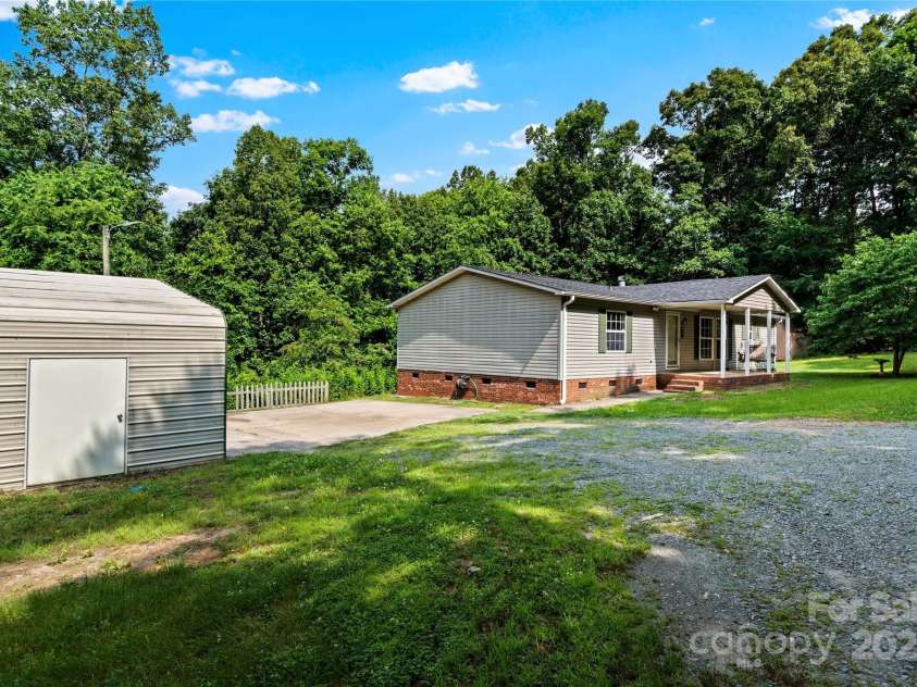 103 Forest Drive, King, NC 27021.  MLS# CAR4271366, YatesRealty ID 25059. 
