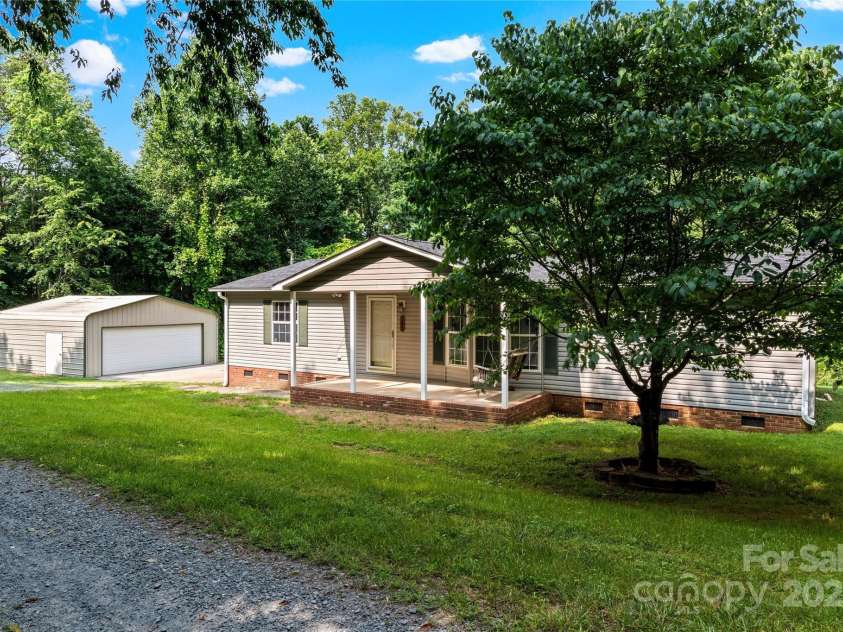 103 Forest Drive, King, NC 27021.  MLS# CAR4271366, YatesRealty ID 25059. 