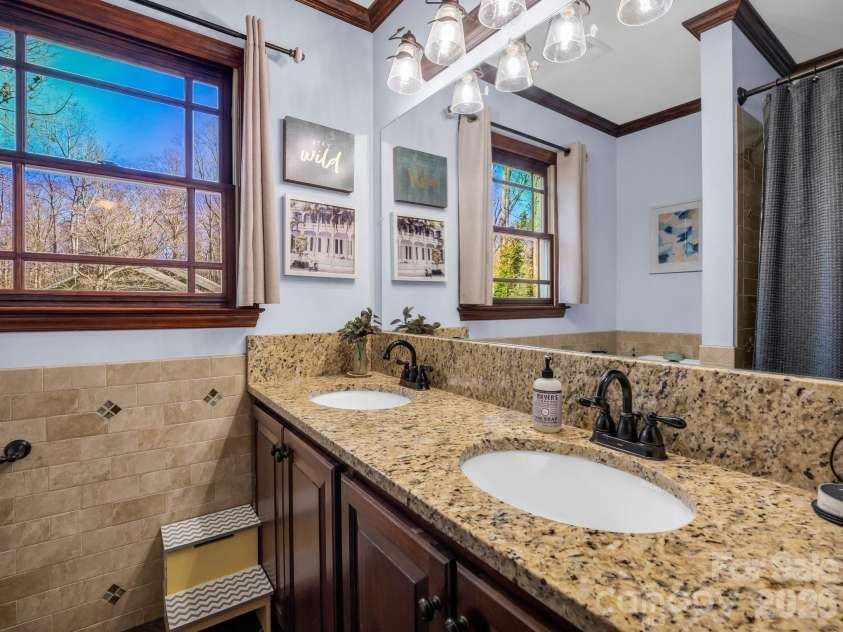 108 Three Oaks Lane, Kings Mountain, NC 28086.  MLS# CAR4218081, YatesRealty ID 2506. 