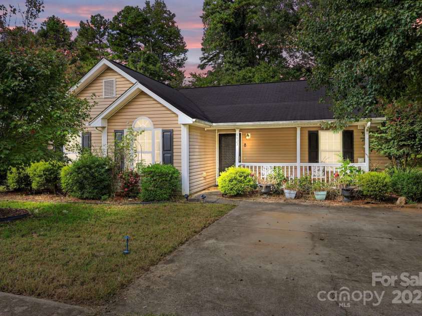 6623 Nevin Glen Drive, Charlotte, NC 28269.  MLS# CAR4304224, YatesRealty ID 2506. 