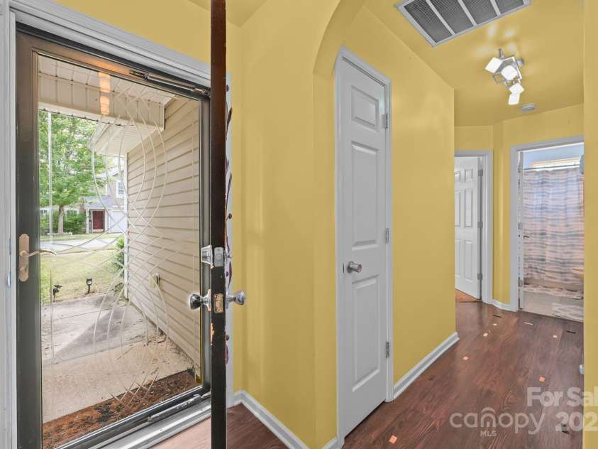 6623 Nevin Glen Drive, Charlotte, NC 28269.  MLS# CAR4304224, YatesRealty ID 2506. 