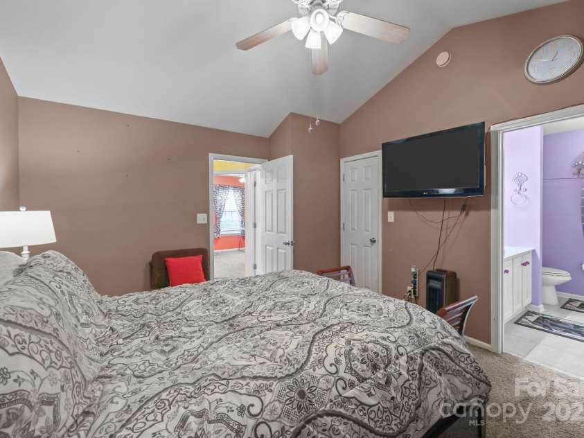 6623 Nevin Glen Drive, Charlotte, NC 28269.  MLS# CAR4304224, YatesRealty ID 2506. 