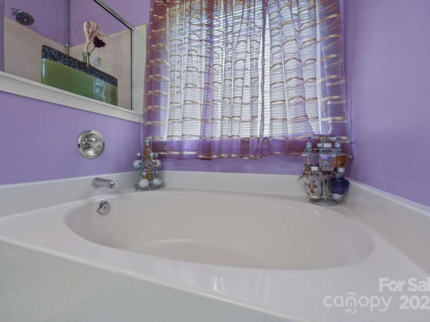 6623 Nevin Glen Drive, Charlotte, NC 28269.  MLS# CAR4304224, YatesRealty ID 2506. 