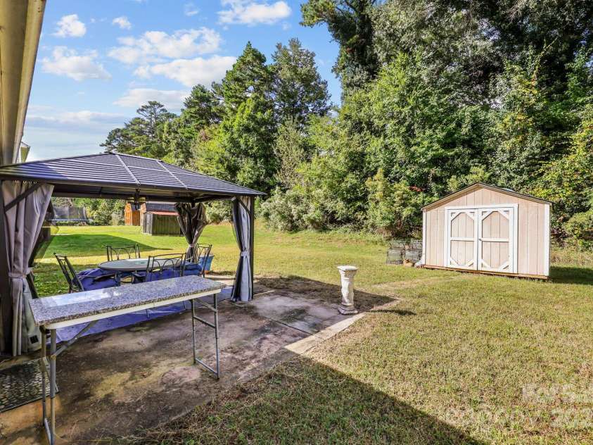 6623 Nevin Glen Drive, Charlotte, NC 28269.  MLS# CAR4304224, YatesRealty ID 2506. 