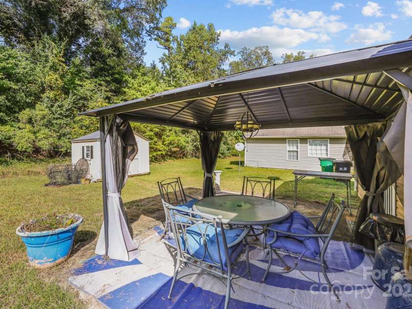 6623 Nevin Glen Drive, Charlotte, NC 28269.  MLS# CAR4304224, YatesRealty ID 2506. 