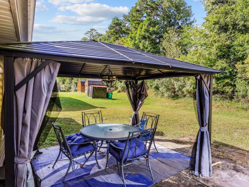 6623 Nevin Glen Drive, Charlotte, NC 28269.  MLS# CAR4304224, YatesRealty ID 2506. 