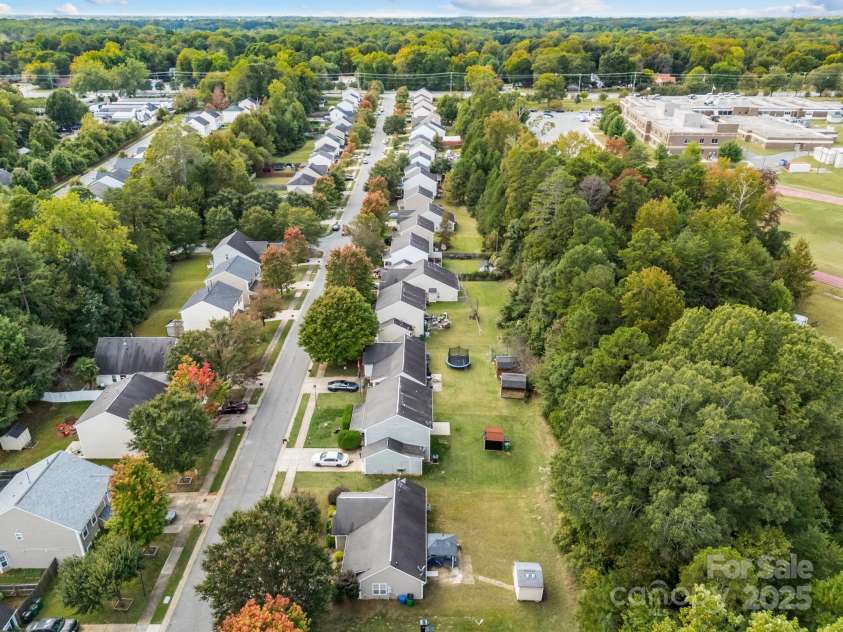 6623 Nevin Glen Drive, Charlotte, NC 28269.  MLS# CAR4304224, YatesRealty ID 2506. 