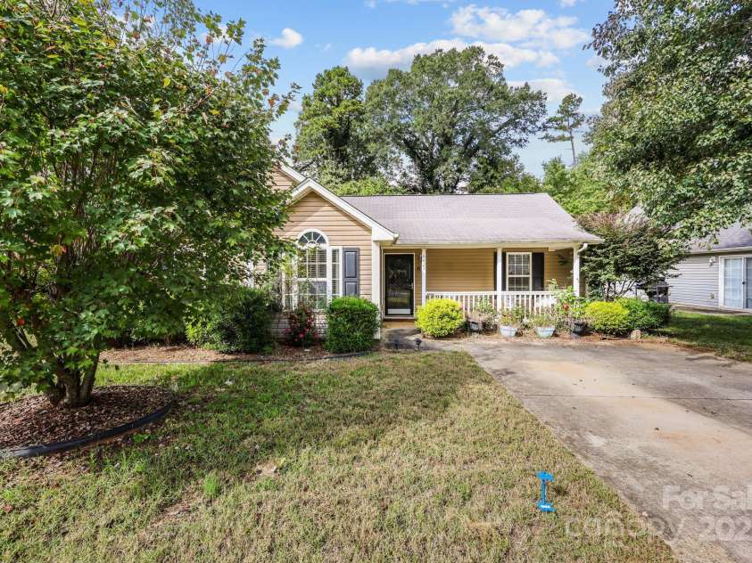 6623 Nevin Glen Drive, Charlotte, NC 28269.  MLS# CAR4304224, YatesRealty ID 2506. 