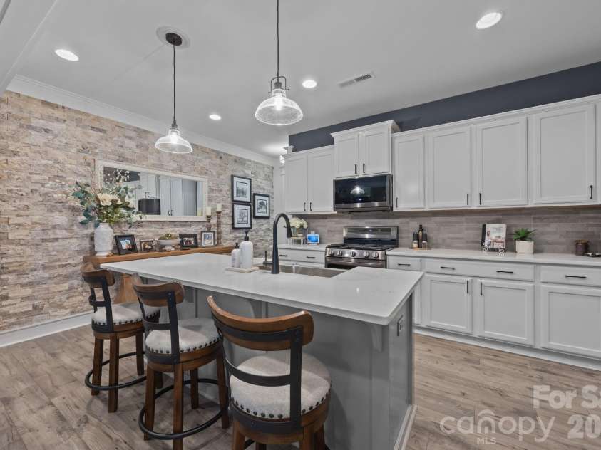 927 Canopy Falls Lane, York, SC 29745.  MLS# CAR4369534, YatesRealty ID 25060. 