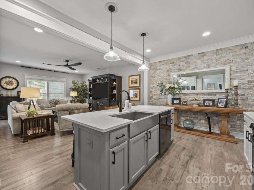 927 Canopy Falls Lane, York, SC 29745.  MLS# CAR4369534, YatesRealty ID 25060. 