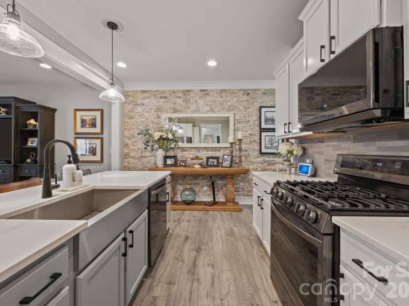 927 Canopy Falls Lane, York, SC 29745.  MLS# CAR4369534, YatesRealty ID 25060. 