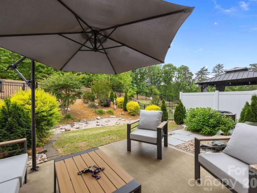 927 Canopy Falls Lane, York, SC 29745.  MLS# CAR4369534, YatesRealty ID 25060. 