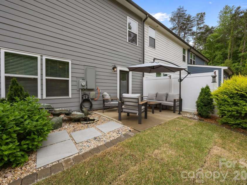 927 Canopy Falls Lane, York, SC 29745.  MLS# CAR4369534, YatesRealty ID 25060. 