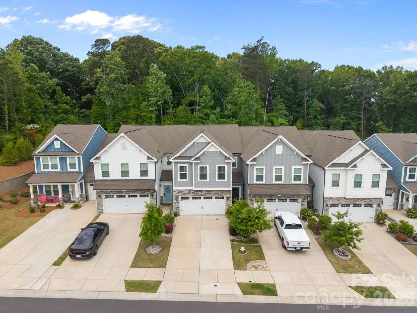 927 Canopy Falls Lane, York, SC 29745.  MLS# CAR4369534, YatesRealty ID 25060. 