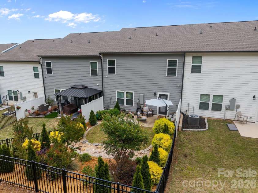 927 Canopy Falls Lane, York, SC 29745.  MLS# CAR4369534, YatesRealty ID 25060. 