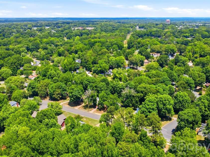 9624 Central Drive, Mint Hill, NC 28227.  MLS# CAR4385094, YatesRealty ID 25062. Amenities abound in this area!