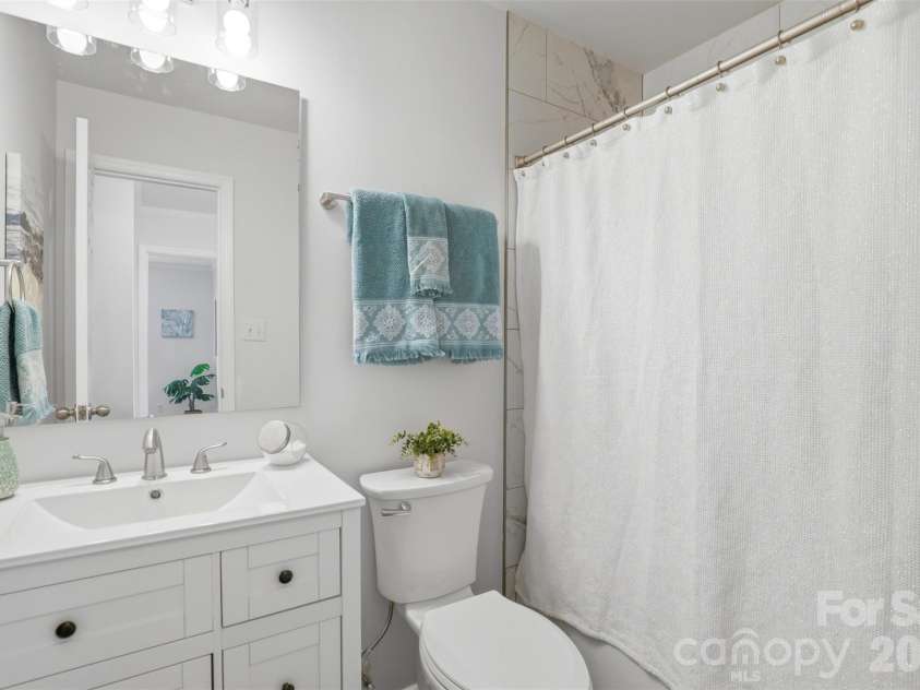 9624 Central Drive, Mint Hill, NC 28227.  MLS# CAR4385094, YatesRealty ID 25062. Common bath off hallway has been refreshed with updated fixtures!