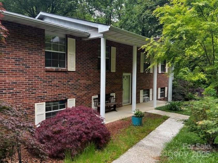 530 Burge Mountain Road, Hendersonville, NC 28792.  MLS# CAR4256723, YatesRealty ID 25065. 