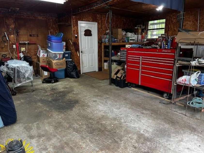 530 Burge Mountain Road, Hendersonville, NC 28792.  MLS# CAR4256723, YatesRealty ID 25065. 