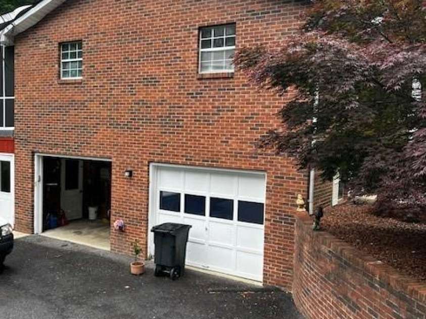 530 Burge Mountain Road, Hendersonville, NC 28792.  MLS# CAR4256723, YatesRealty ID 25065. 