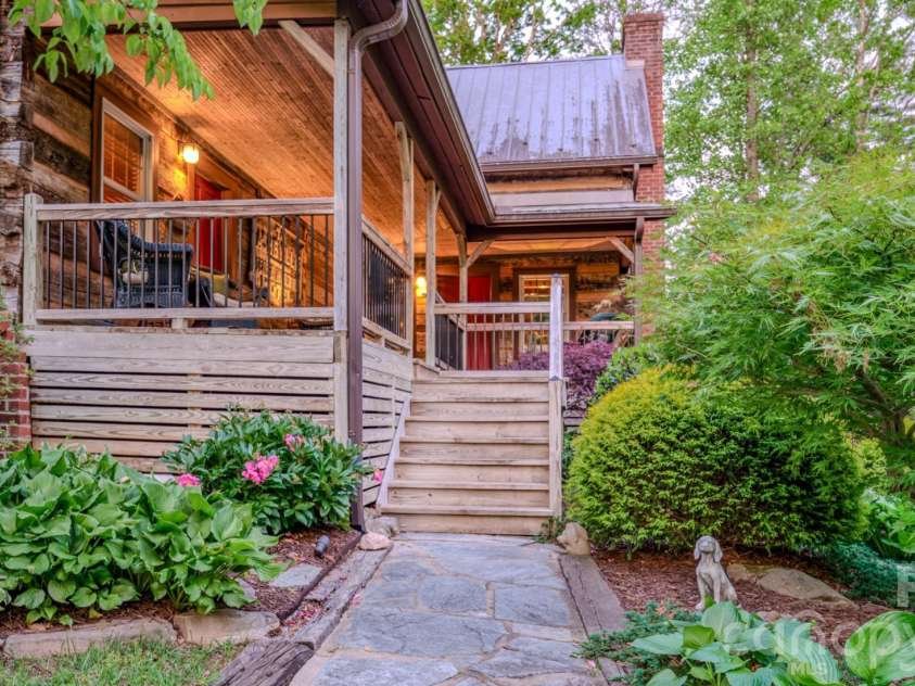 75 Old Gap Creek Road, Fairview, NC 28730.  MLS# CAR4378192, YatesRealty ID 25066. Entrance