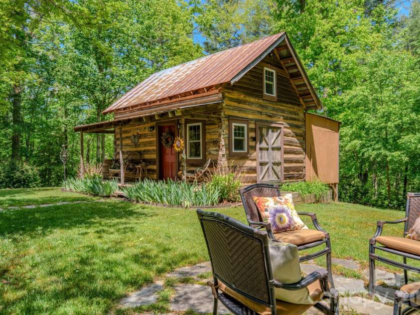 75 Old Gap Creek Road, Fairview, NC 28730.  MLS# CAR4378192, YatesRealty ID 25066. Small cabin