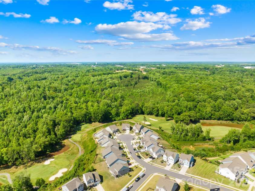 134 Divot Lane, Statesville, NC 28677.  MLS# CAR4380807, YatesRealty ID 25068. 