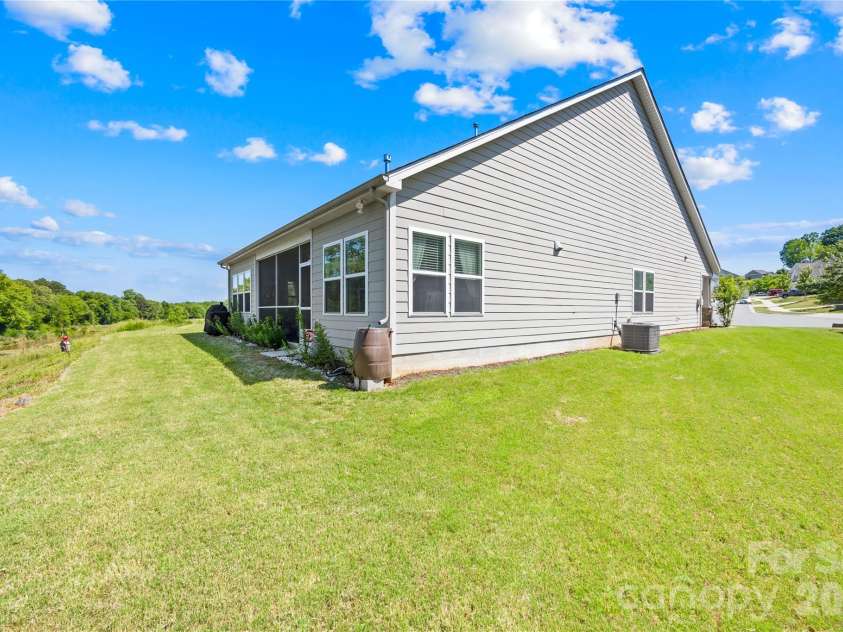 134 Divot Lane, Statesville, NC 28677.  MLS# CAR4380807, YatesRealty ID 25068. 