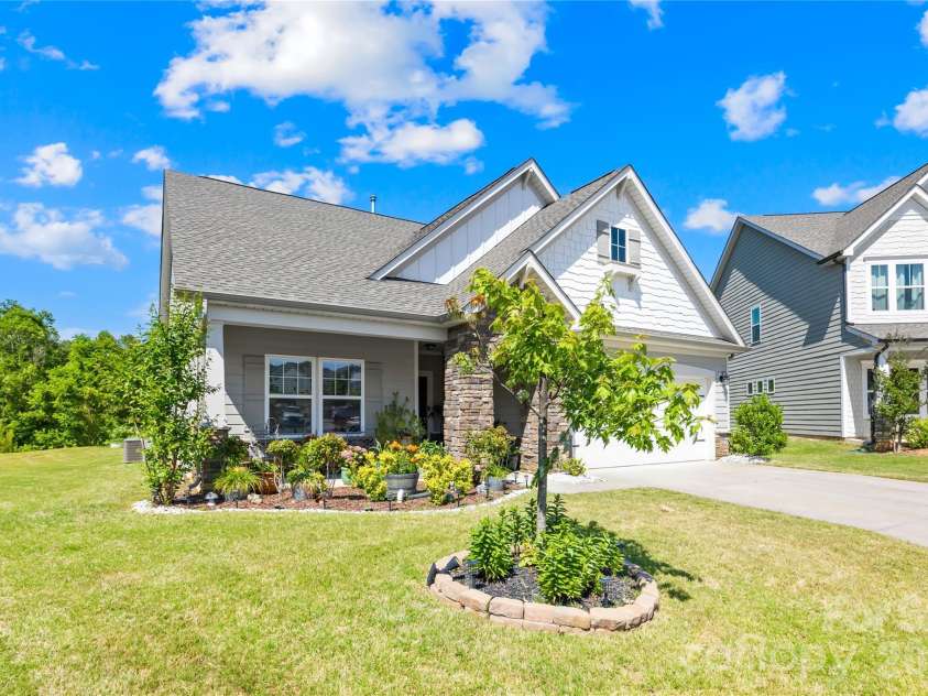 134 Divot Lane, Statesville, NC 28677.  MLS# CAR4380807, YatesRealty ID 25068. 